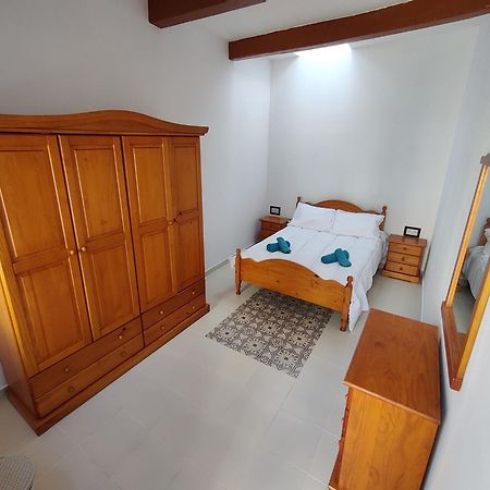 Peaceful Traditional Maltese Townhouse Luqa Esterno foto