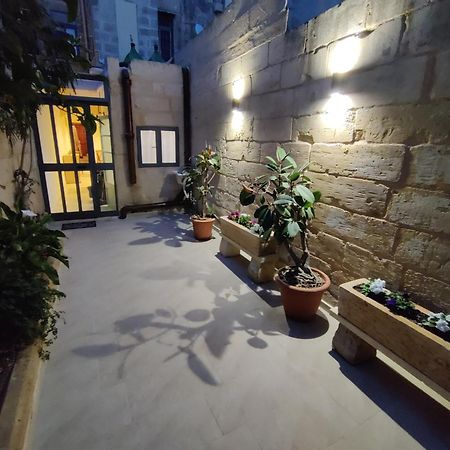 Peaceful Traditional Maltese Townhouse Luqa Esterno foto