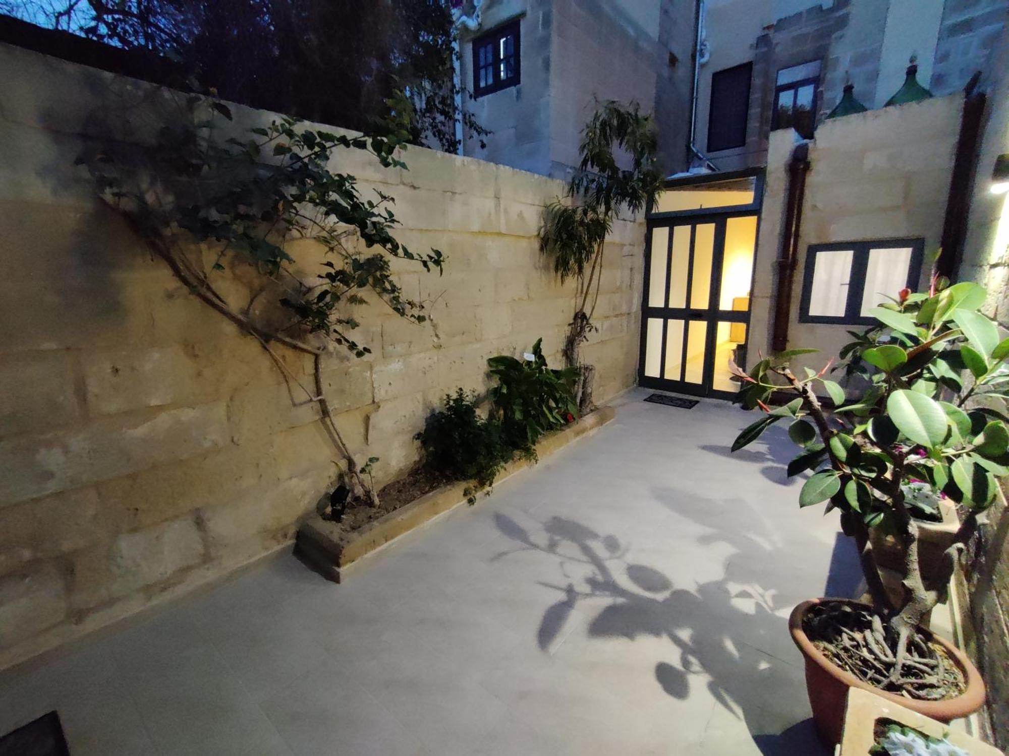 Peaceful Traditional Maltese Townhouse Luqa Esterno foto