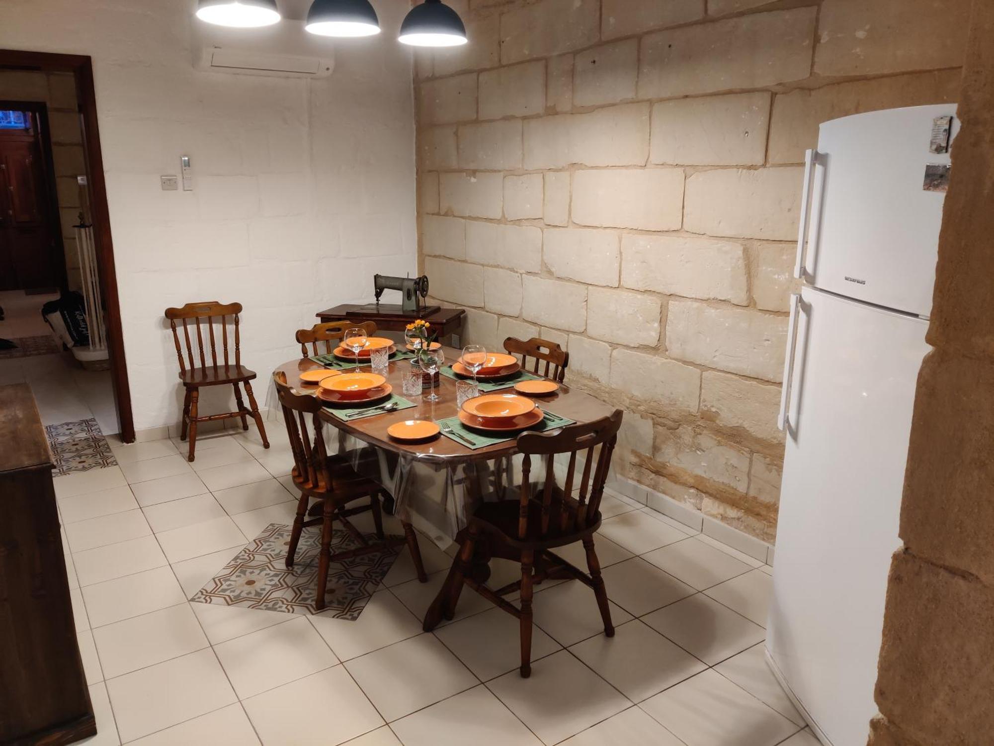 Peaceful Traditional Maltese Townhouse Luqa Esterno foto