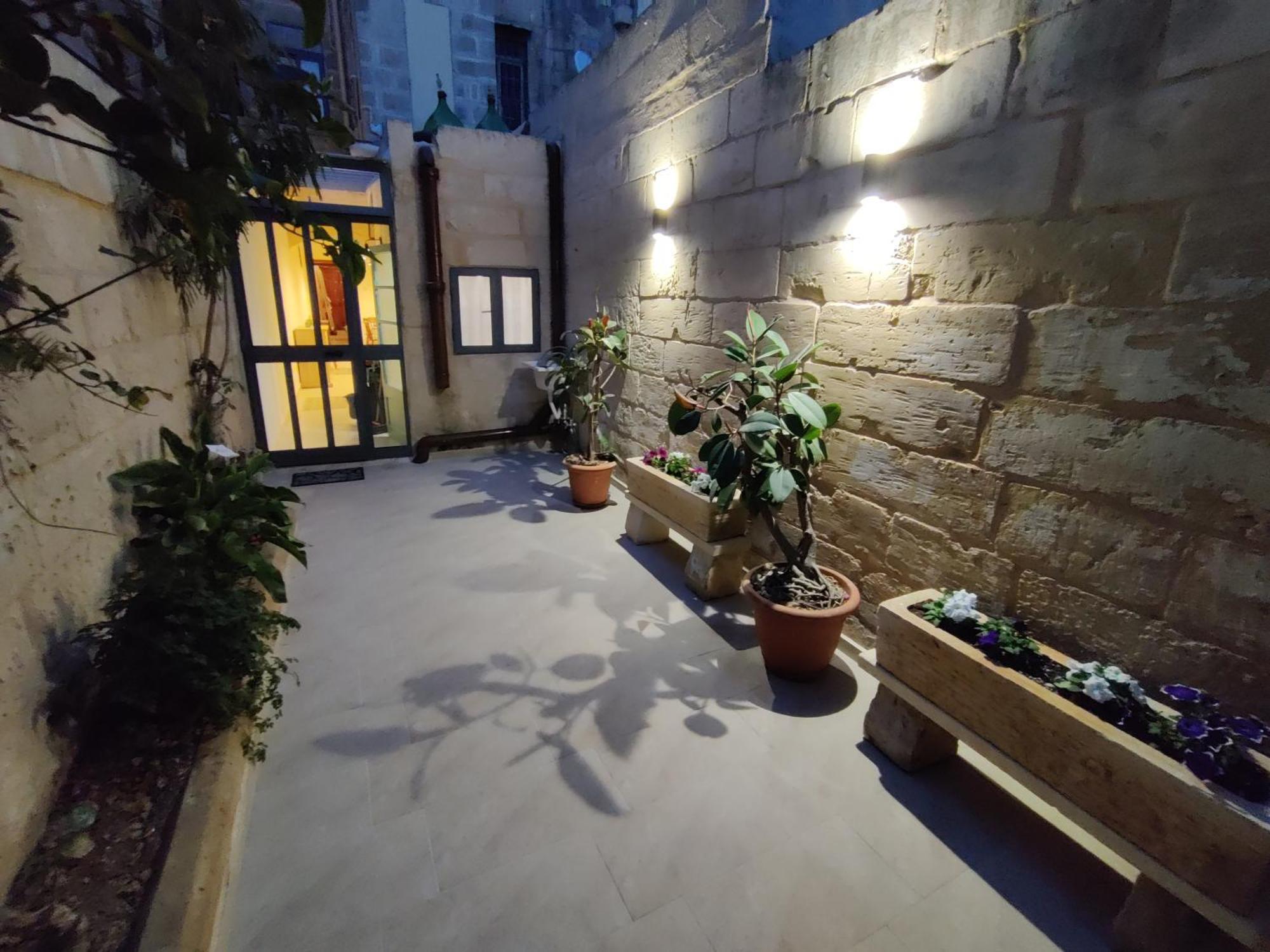 Peaceful Traditional Maltese Townhouse Luqa Esterno foto