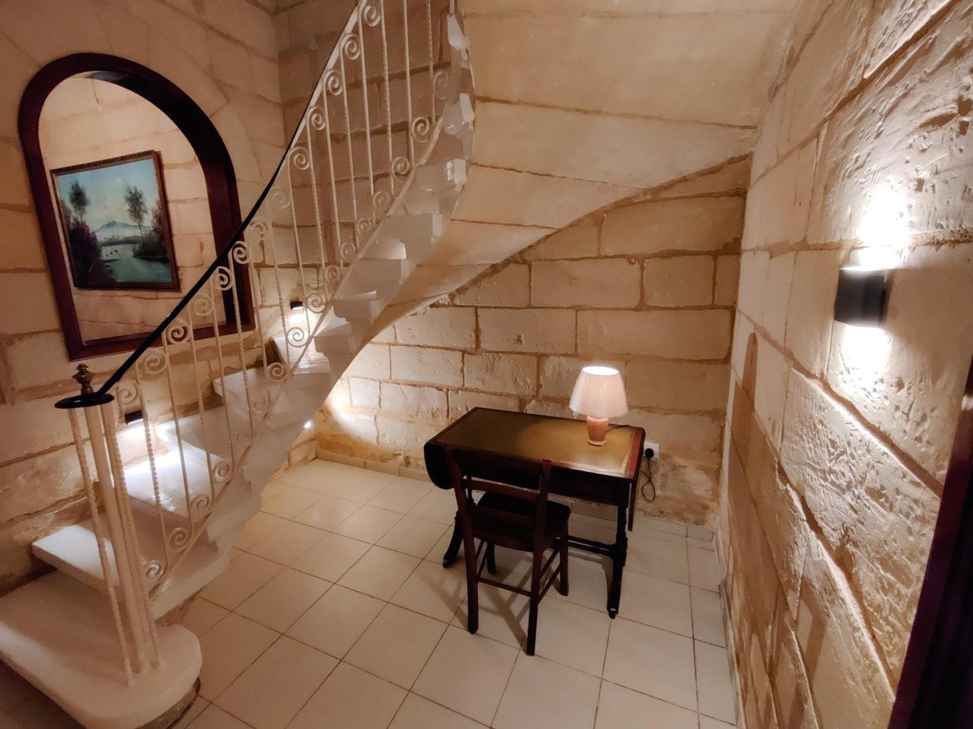 Peaceful Traditional Maltese Townhouse Luqa Esterno foto