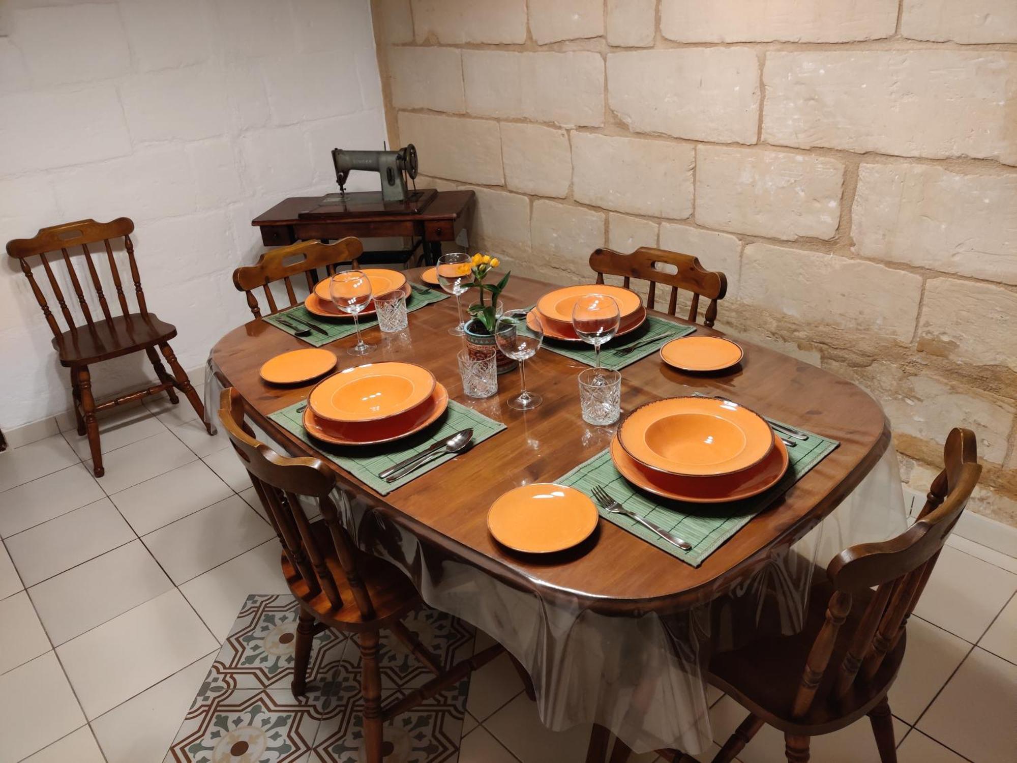 Peaceful Traditional Maltese Townhouse Luqa Esterno foto
