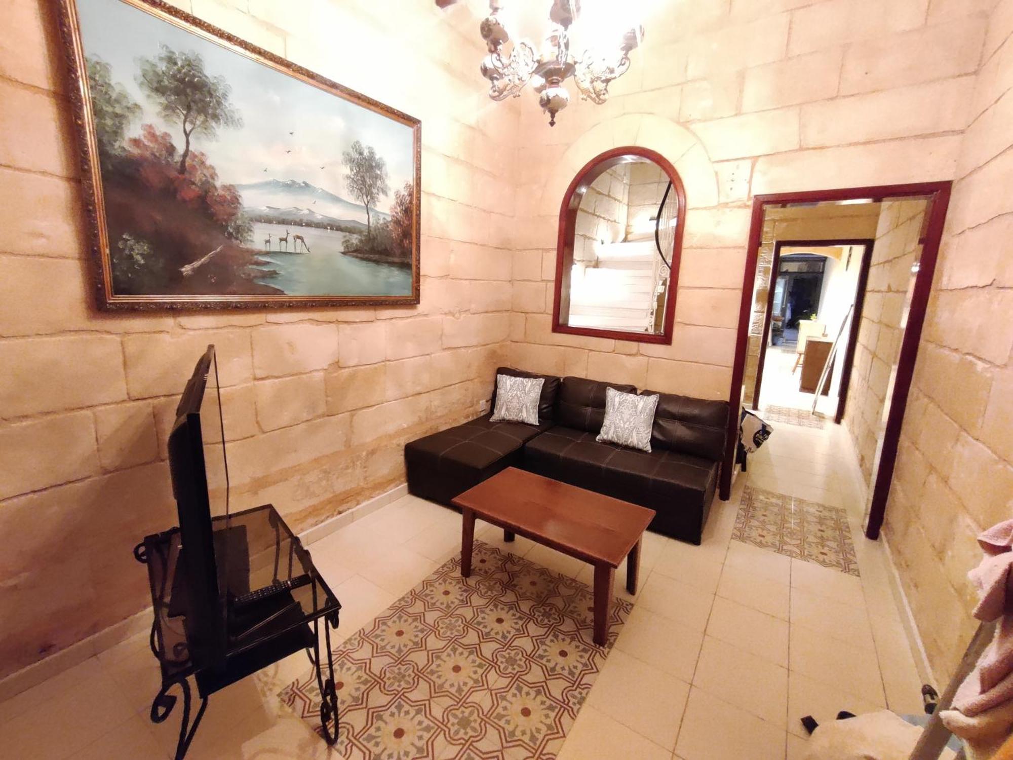 Peaceful Traditional Maltese Townhouse Luqa Esterno foto